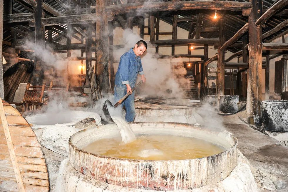 矿盐生产基地之一年产井盐200多万吨自贡盐井形成的原因依然跟气候有