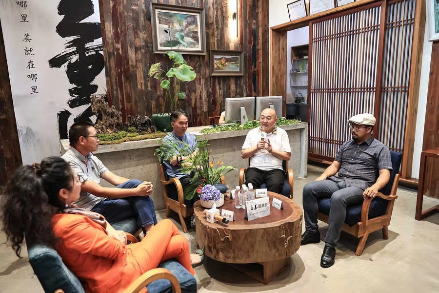 宁波知名艺术策展人聂云意用简短的两句话概括了她对民宿的理解与定位