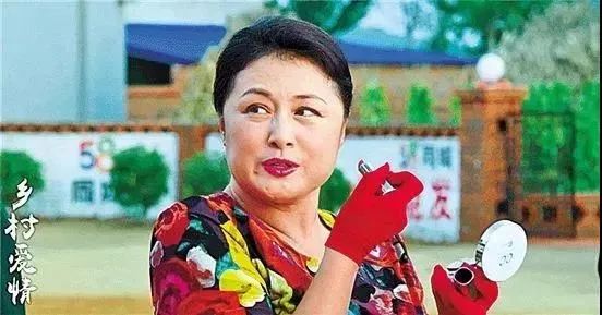 于月仙在剧中扮演"谢大脚",是这部剧的灵魂人物.