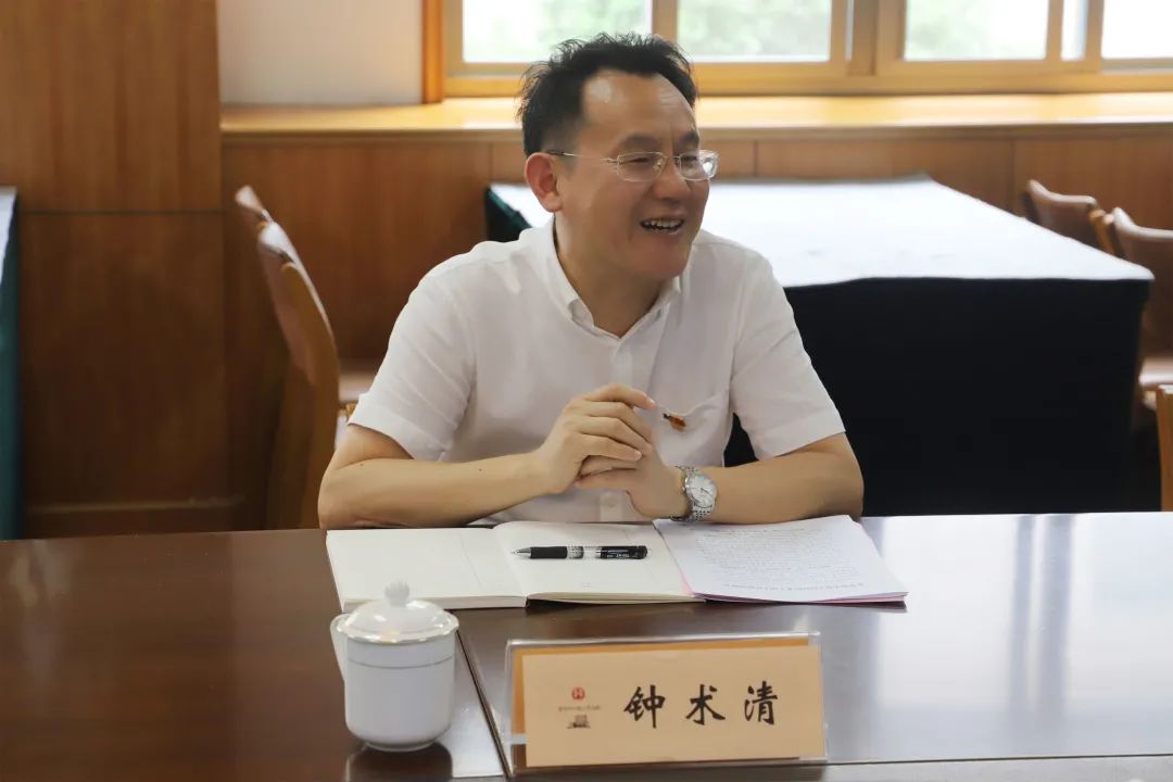 钟术清局长对市中院离退休干部工作给予了充分肯定