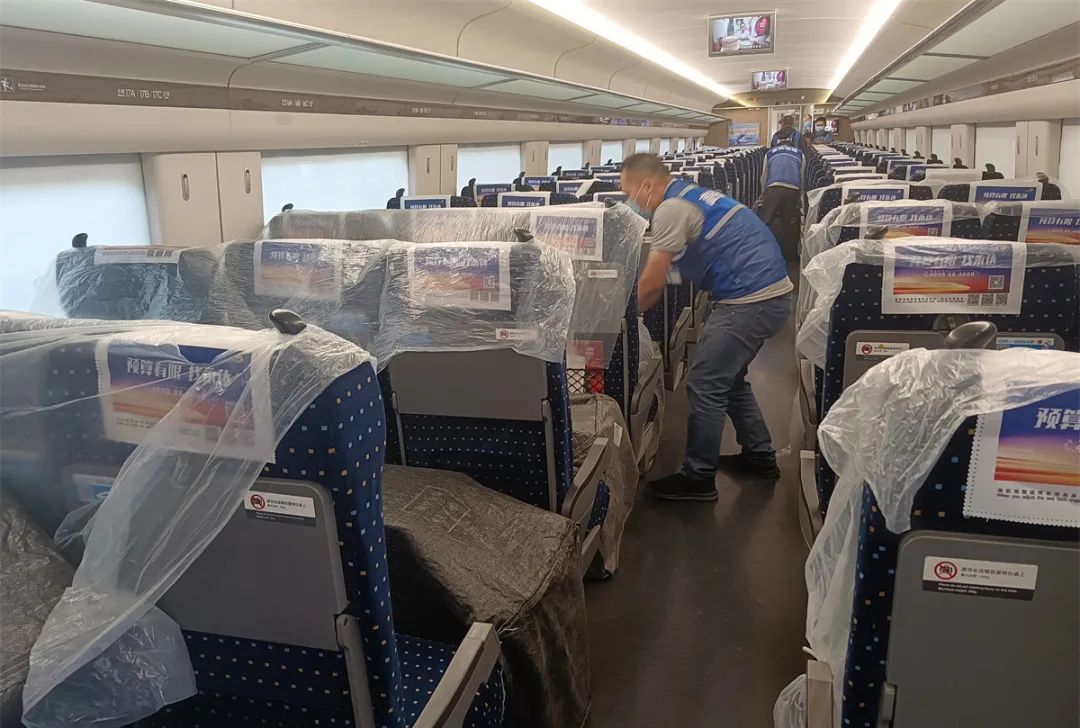 每天有6吨云南野生菌坐动车出省