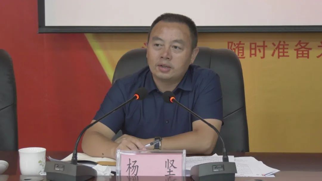 杨坚赴教育系统调研指导工作