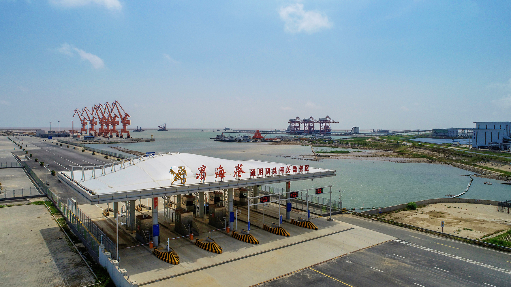 滨海港30万吨码头图片