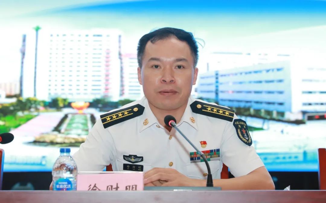 开班第一课,医院钟海忠院长以"以梦为马,不负韶华,争做医院未来柱石