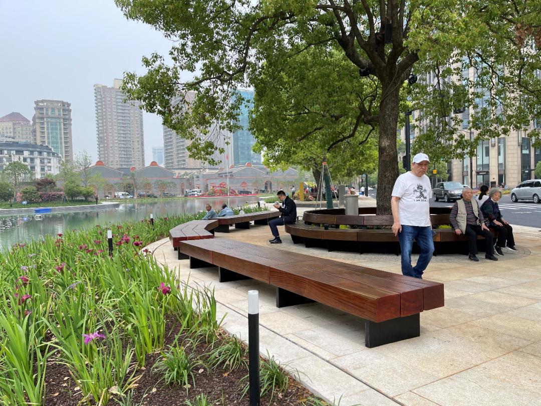 黄浦区公共空间休憩座椅再升级赏景休闲两不误