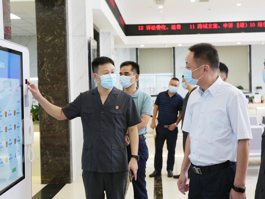 区委常委政法委书记聂荣调研望城区法院工作