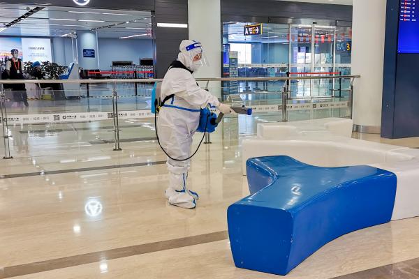 图7:美兰机场开展全面防疫消杀工作