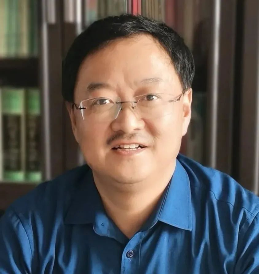 王光辉:甘为人梯 服务师生王光辉,男,1969年7月7日出生,河北隆尧人.