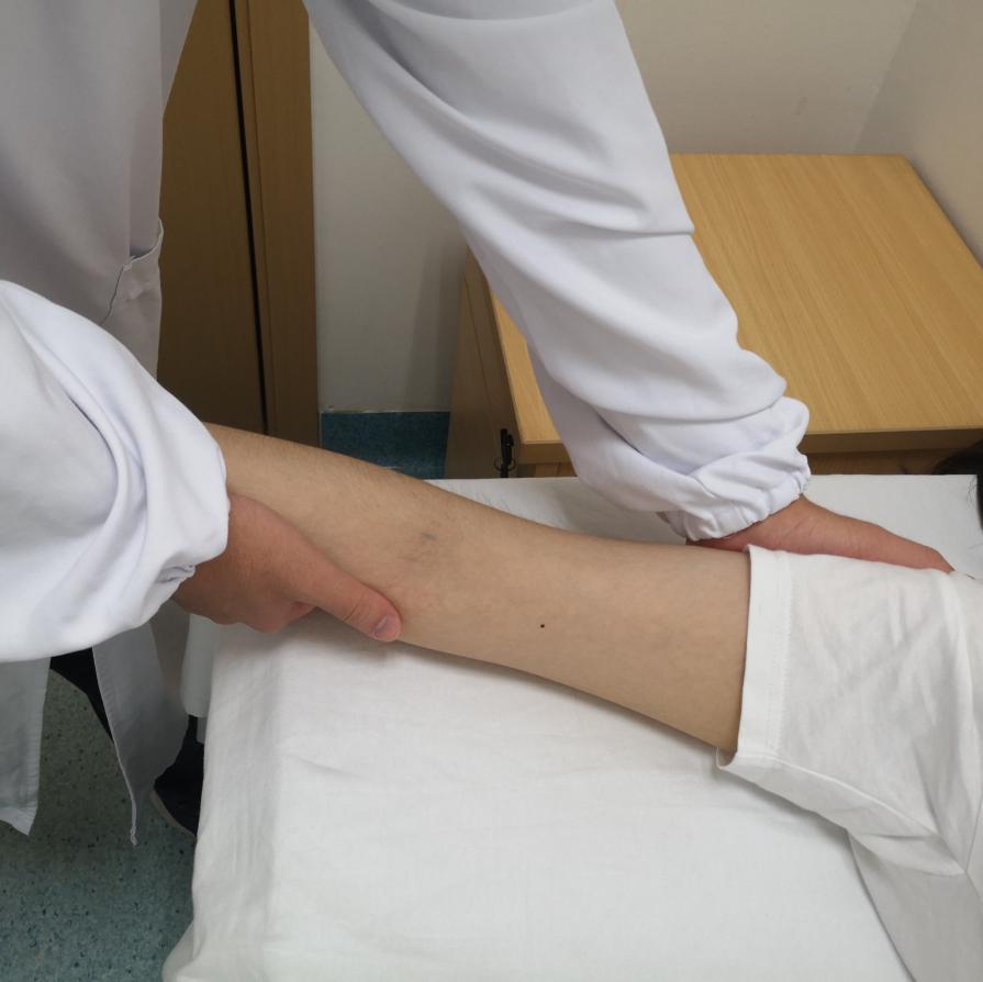 徒手肩关节松动术