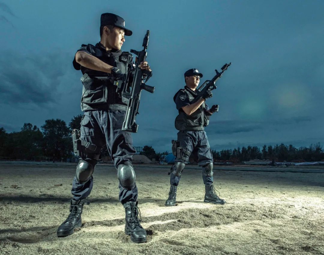 一个动作 一个眼神汗水模糊了双眼特警然而,对于牡丹江公安的蜀黍来说