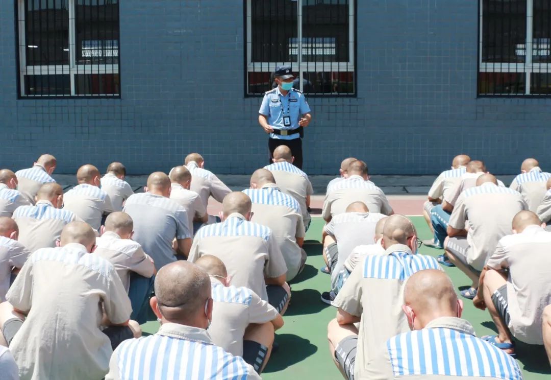 按照省监狱管理局工作安排和统一部署,自贡监狱民警职工闻令而动,实行