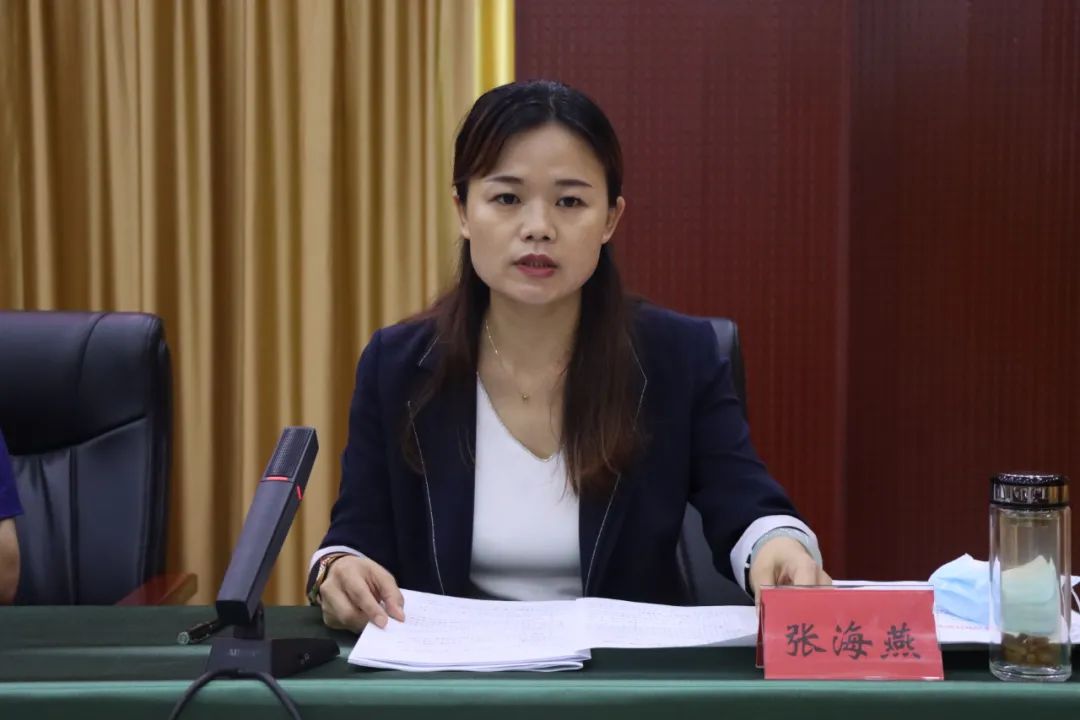 会上,县委常委,宣传部长张海燕宣读了《隆尧县"访万家帮万企解万难"