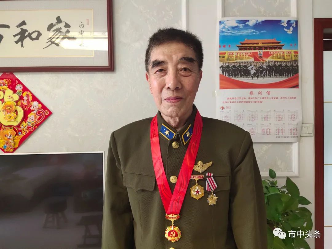 任济川身在地面心在蓝天我的一切都是党给的