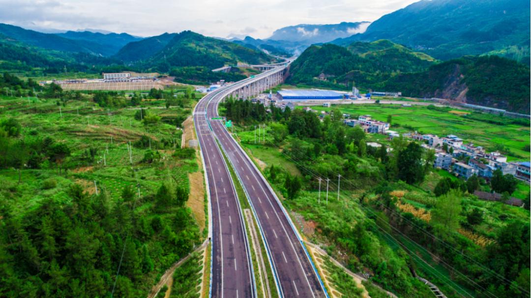 全长52公里,直接辐射近15万人!秀印高速贵州段今日通车