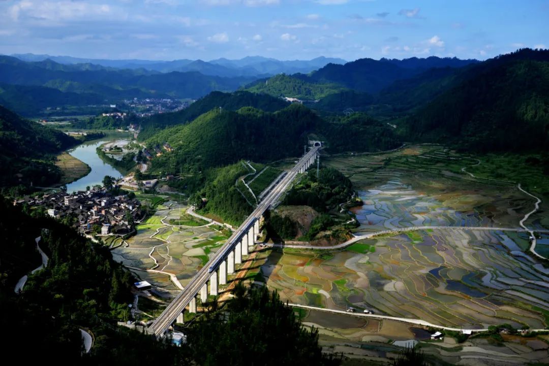 乡游黔中 · 台江县 长滩村 | 青山脚下有人家,载歌载舞把节过