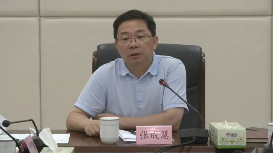 县委副书记,县政府代县长许锋及县领导郑国淑,郑圭冬,伍银多,李黄慧