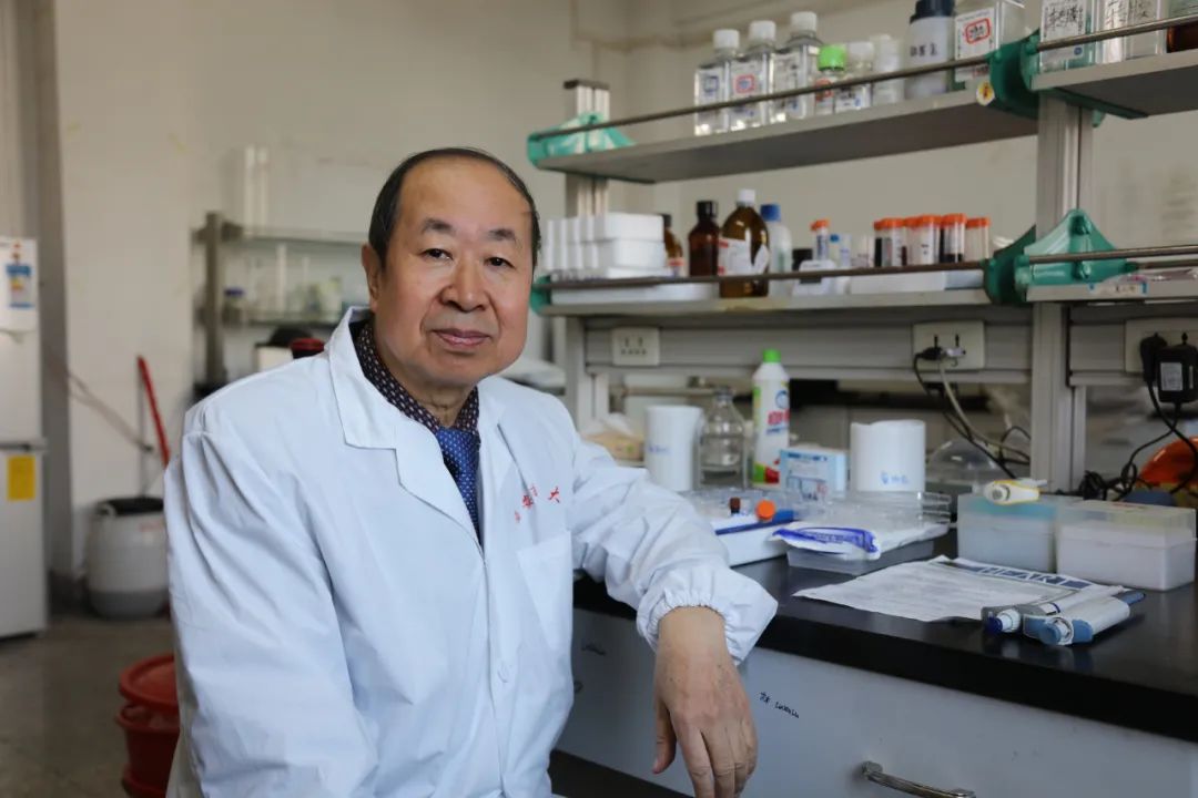 郭雄愿世间再无病痛