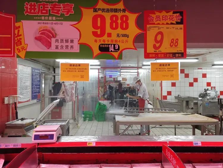 济南大润发被曝制售“隔夜臭肉”,市场监管部门现场取样调查 济南大润发被曝制售“隔夜臭肉”,市场监管部门现场取样调查