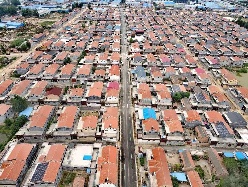 走百村看振兴曹县庄寨镇仝大营村乡村建起工业园区美了村容富了村民