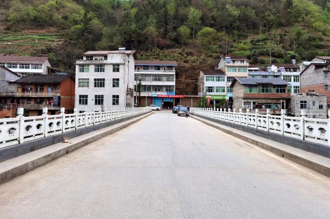 循红色足迹看交通新貌赤南镇交通助力再起航