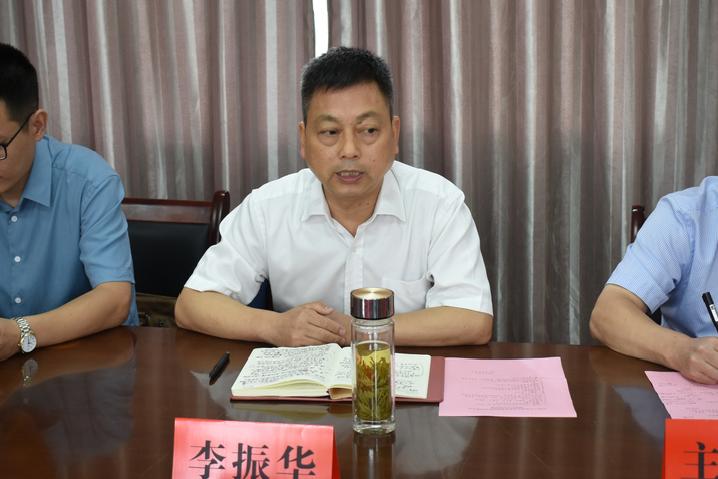 肥西县教体局党委书记李振华对集团的成立表示祝贺