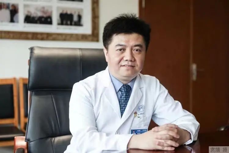 上海什么无影灯好【媒体报道】无影灯下的“幕后英雄”——《文汇报》“百年初心奋斗者”栏目专访上海市优秀共产党员、我院…_https://www.jmylbn.com_新闻资讯_第6张