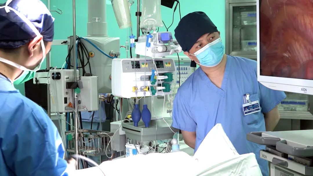 上海什么无影灯好【媒体报道】无影灯下的“幕后英雄”——《文汇报》“百年初心奋斗者”栏目专访上海市优秀共产党员、我院…_https://www.jmylbn.com_新闻资讯_第7张