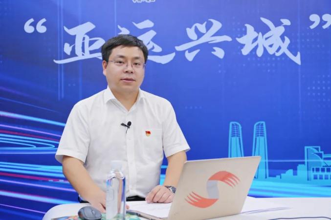 "网友们热情高涨昨天下午,靖江街道党工委书记田江波走进萧山网直播间