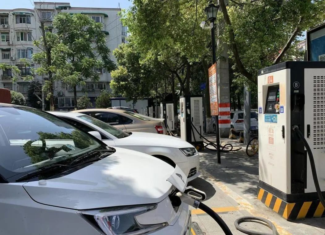 小区充电桩咋建成都出新规了67