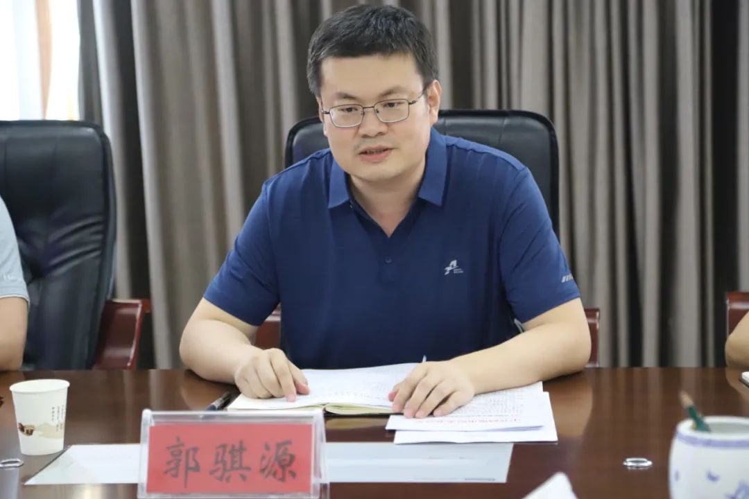 郭骐源主任对鹤壁中院积极推进优化营商环境工作给予了充分肯定,同时