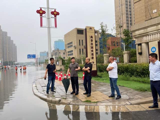 他俩的工作日志,永远留在了暴雨抢险的那天