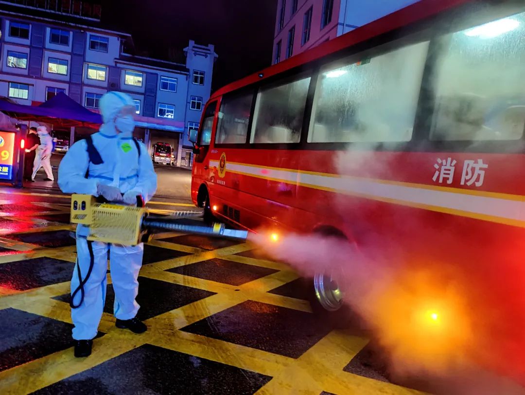 张家界抗疫见闻:蓝焰力量筑牢"战疫堡垒"