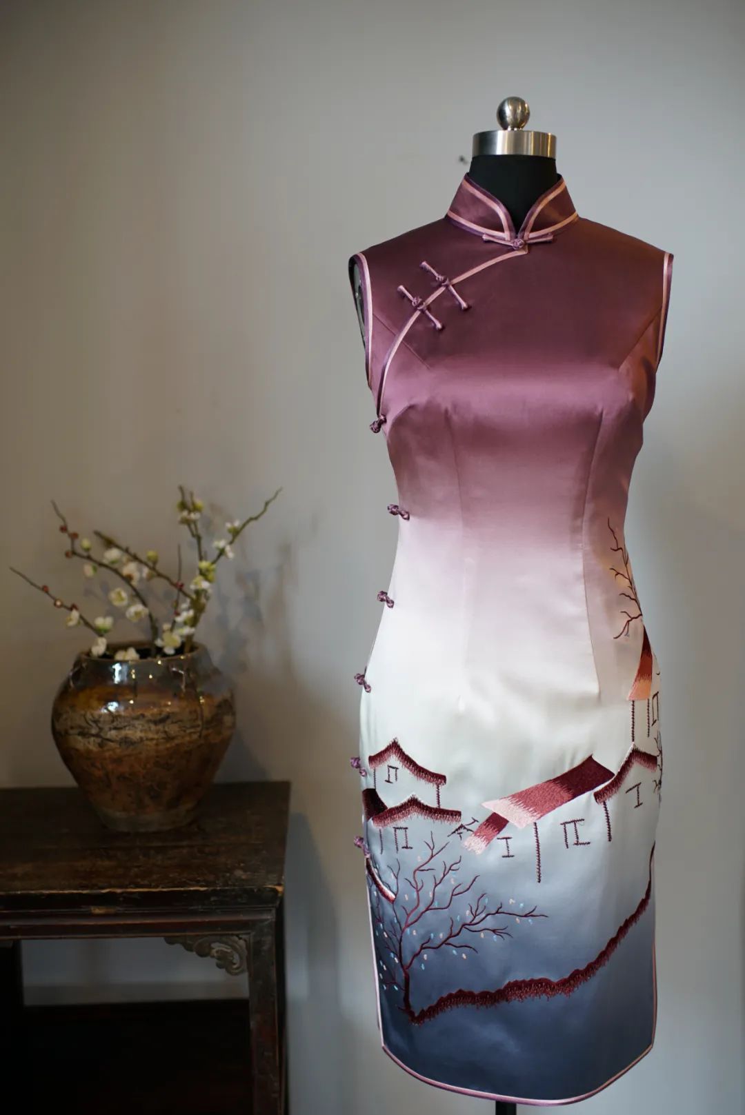 手缝工艺是以手工定制,坚持手工打版"旗美人"旗袍手工制作技艺更需要