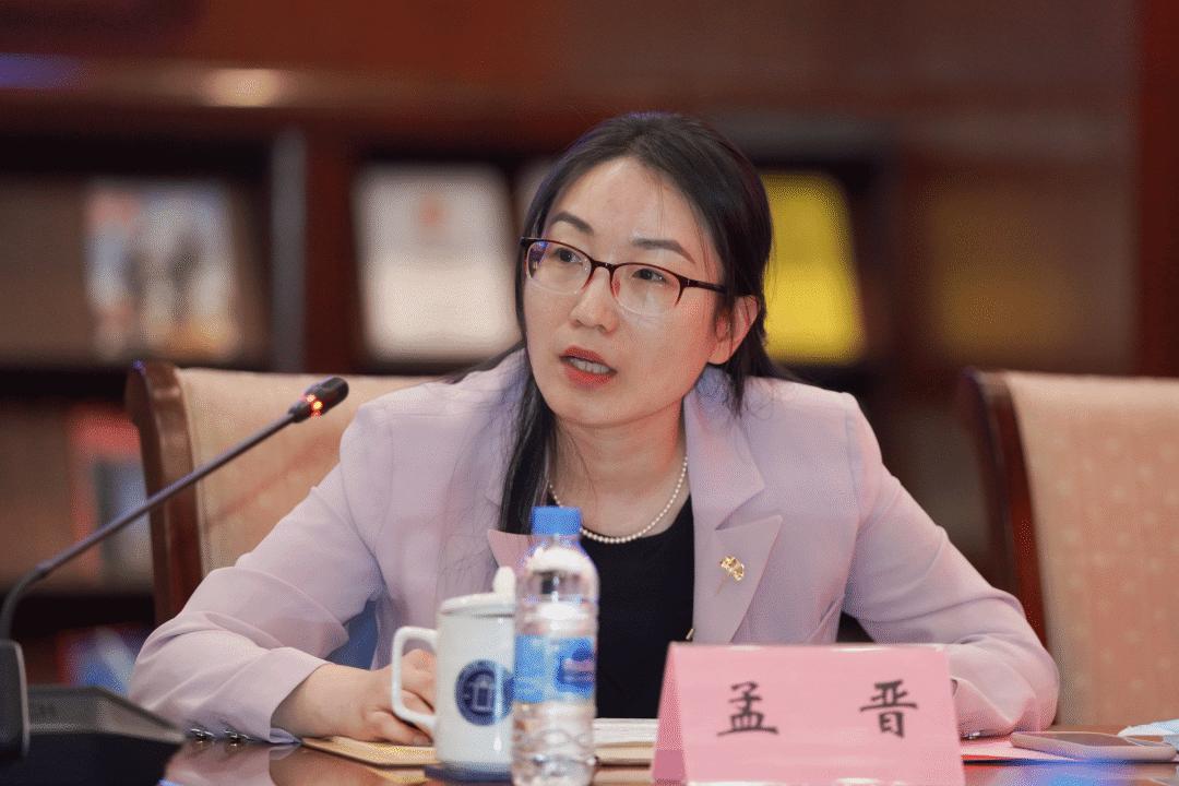 孟 晋月星集团法律事务中心副主任黄月华静安区共和新路街道齐力社区