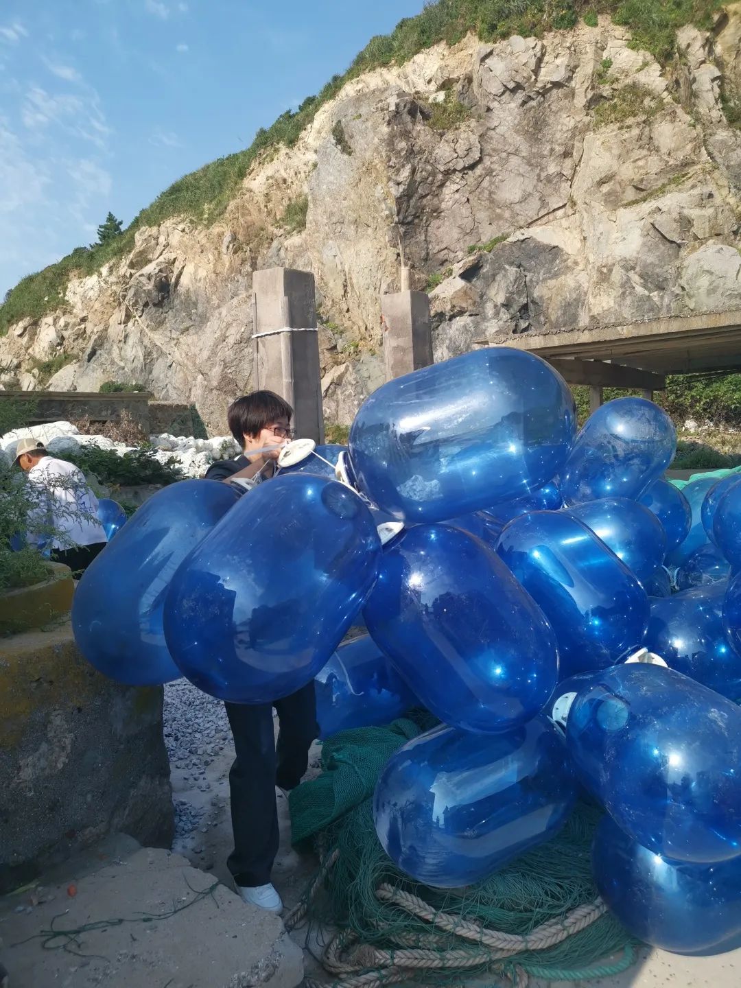 童某因购买的养殖贻贝的浮球在使用过程中发生漏气,遂将生产商嵊泗某