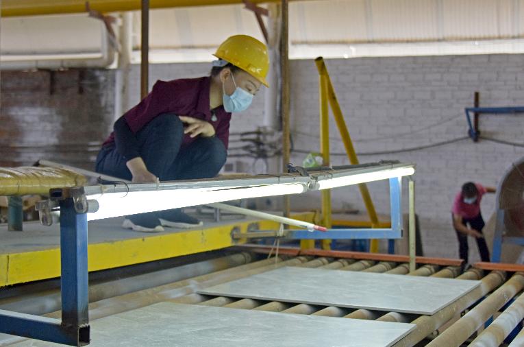 我为群众办实事 | 陶瓷厂的破产重生之路!