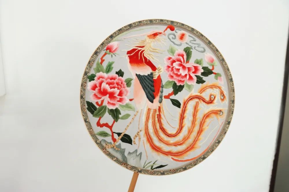 萧山统战随后,中国非物质文化遗产传承人叶氏丝绸画缋第五代传人叶沣