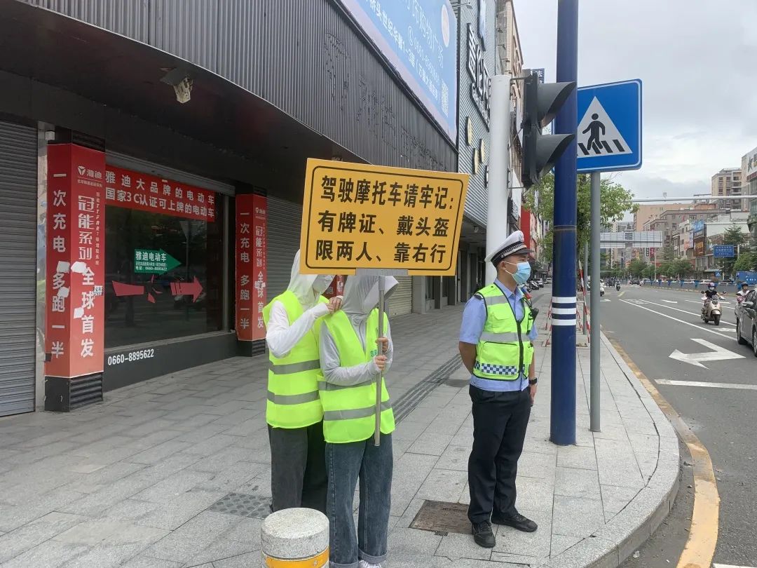 交通安全百日大整治陆丰公安严格执法柔性劝导并行