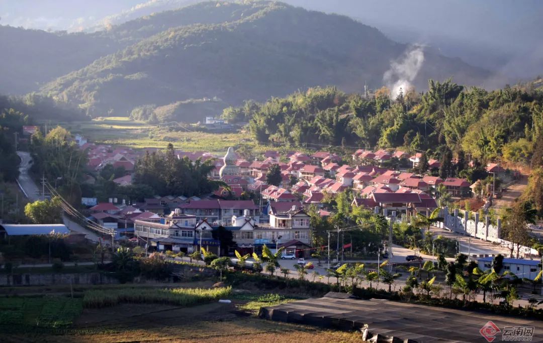 笑语连连怡然自得,不亦乐乎……沧源葫芦小镇 李春林 吴沛钊 摄因山水