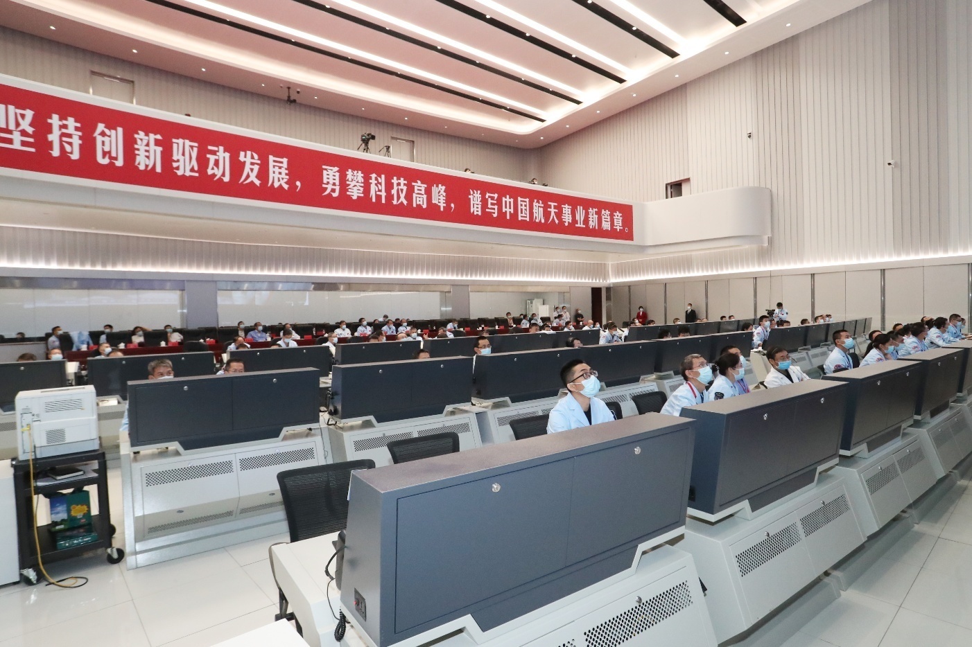 北京航天飞行控制中心圆满完成神舟十二号航天员第二次出舱活动