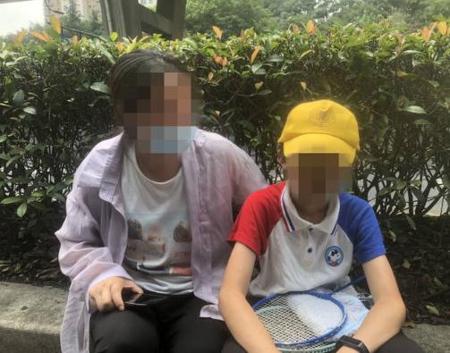 杭州11岁男孩气到离家出走:爸爸沉迷玩手机,活都是妈妈做 杭州11岁男孩气到离家出走:爸爸沉迷玩手机,活都是妈妈做