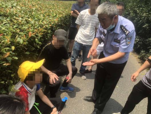杭州11岁男孩气到离家出走:爸爸沉迷玩手机,活都是妈妈做 杭州11岁男孩气到离家出走:爸爸沉迷玩手机,活都是妈妈做