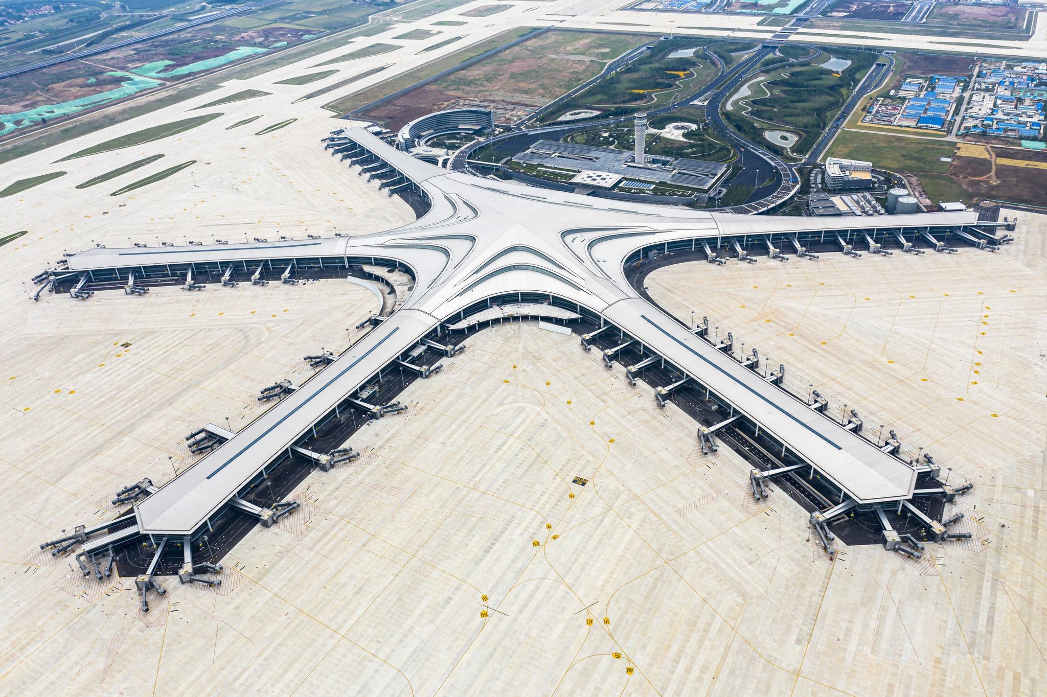 上海浦东国际机场旅客吞吐能力再提升！李强、应勇见证全球最大单体卫星厅启用