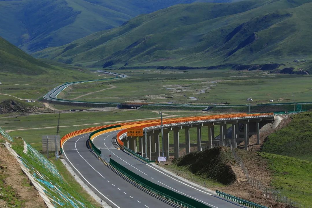 花久高速中交集团参建的我国西北地区首条绿色循环低碳公路