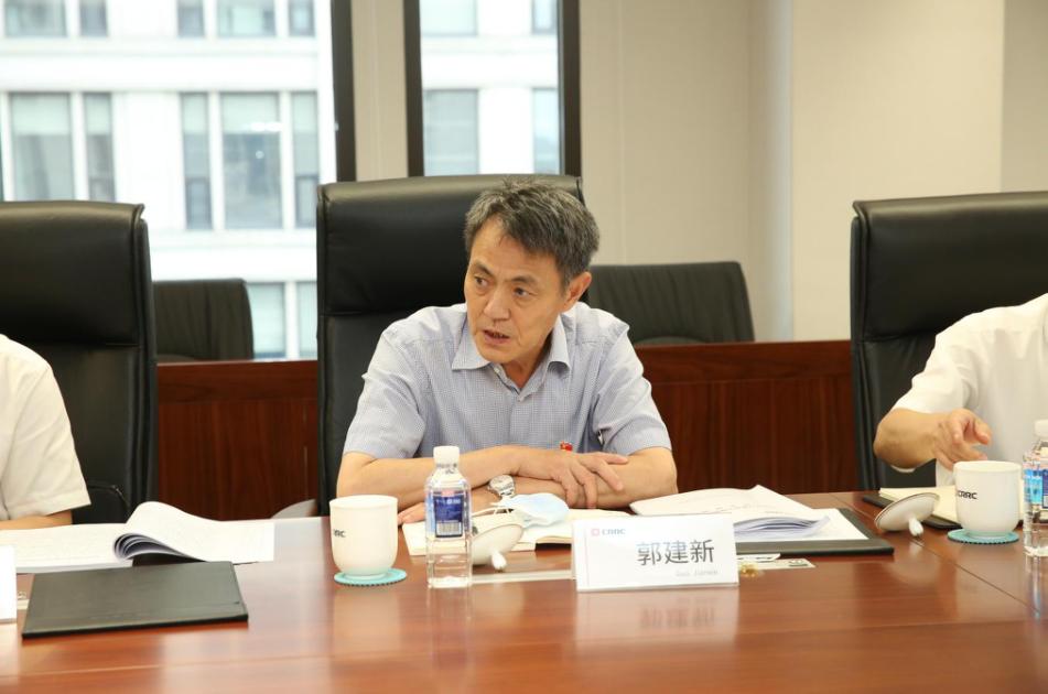 郭建新在点评中对中国中车办公室(党办)党支部党史学习教育专题组织