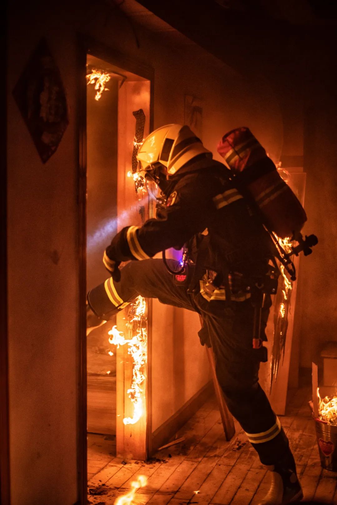 国家综合性消防救援队伍面向社会公开招录消防员公告