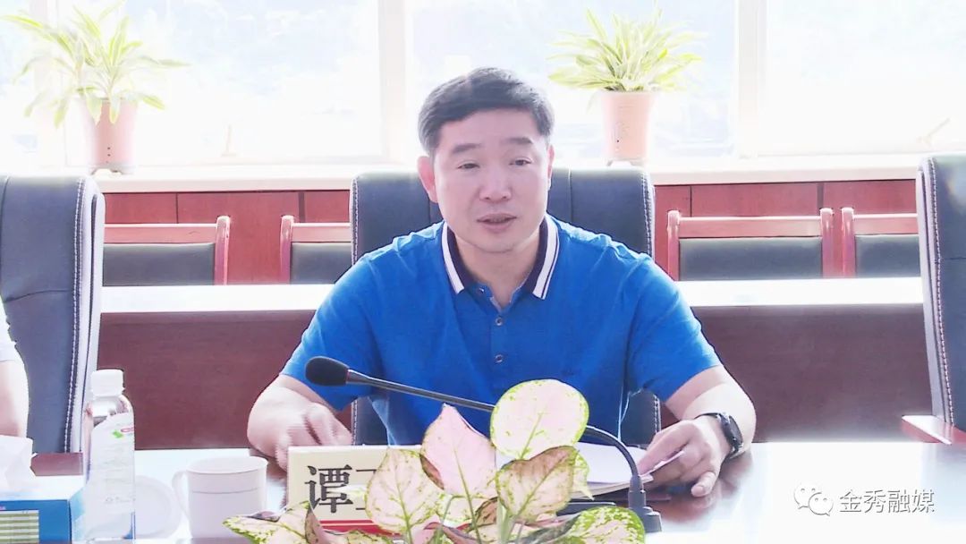 谭玉成到县农村商业银行调研时强调要创新新作为促金秀发展新局面