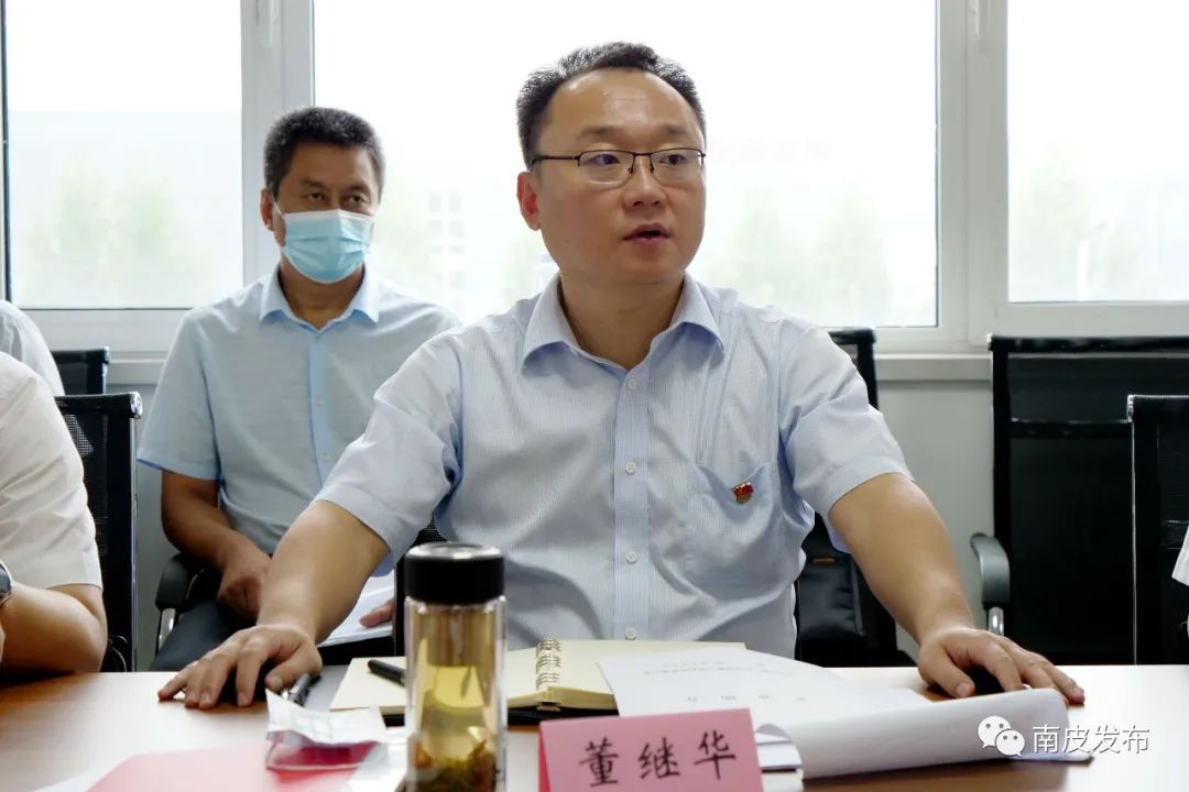 县委书记董继华向与会企业家,参会各部门单位负责人传达了沧州市第