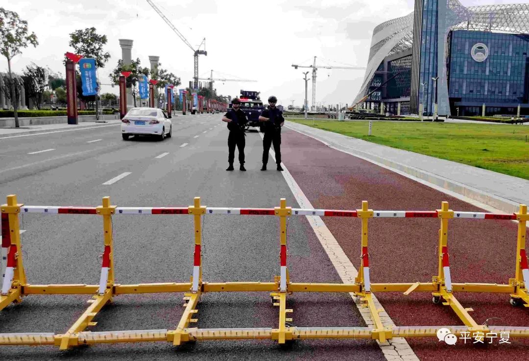 警察蜀黍在外围巡逻中阿博览会正式拉开帷幕宁夏国际会堂内上午9时(09