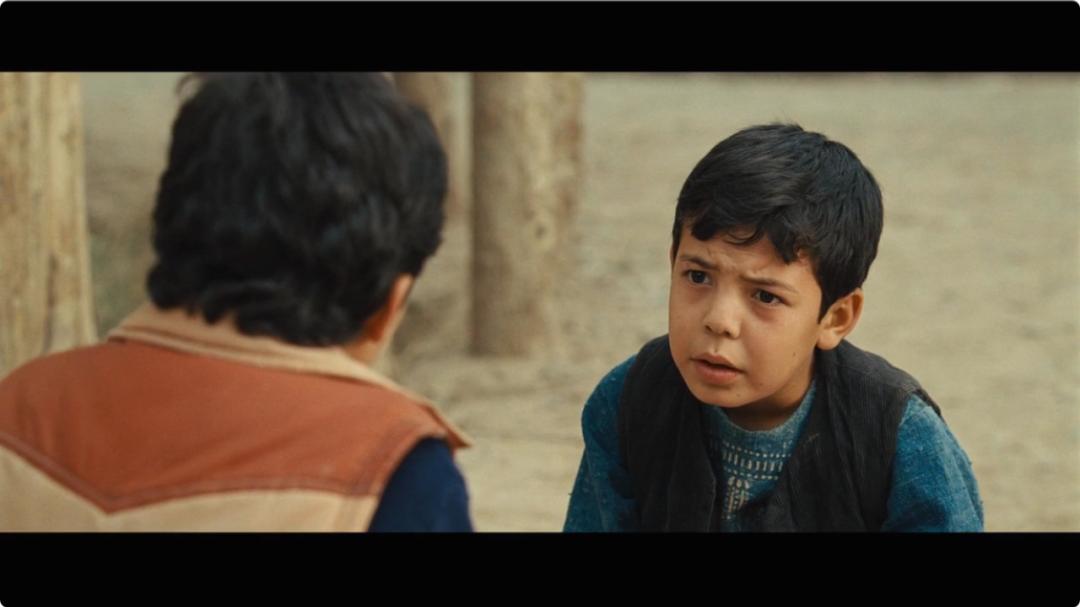 主角阿米尔是喀布尔当地的一个富家少爷.故事开始于1978年.